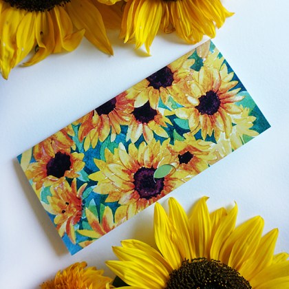 rahakaart päevalillede akvarellmaaliga koos päris päevalilleõitega