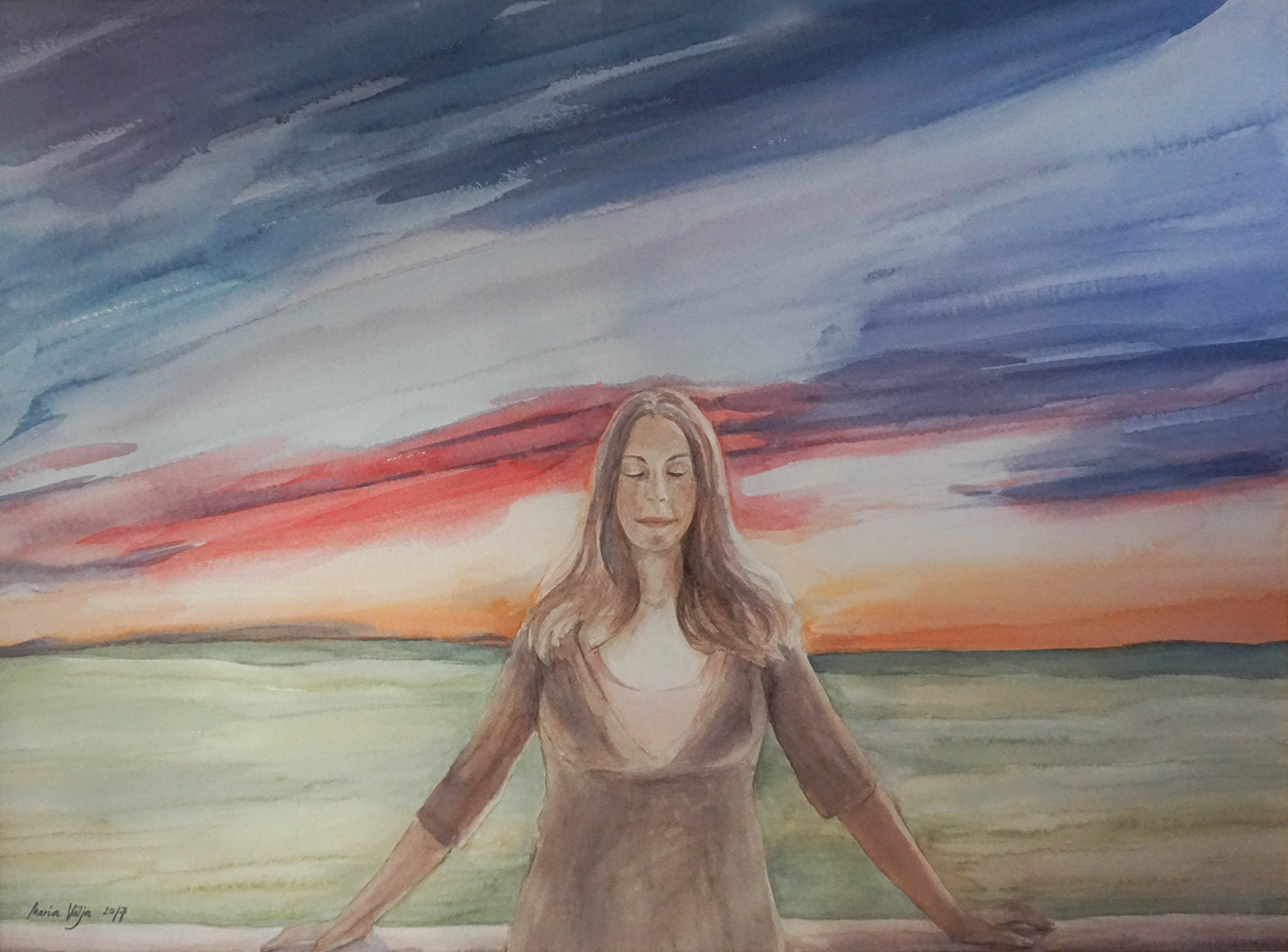 Pastelsetes toonides naine on silmad kinni rabamaastiku ja punava päikeseloojangu ees ja sees. Maria Välja akvarellmaal.