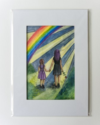 illustratsioon kahe tüdrukuga kõndimas päikese ja vikerkaare all